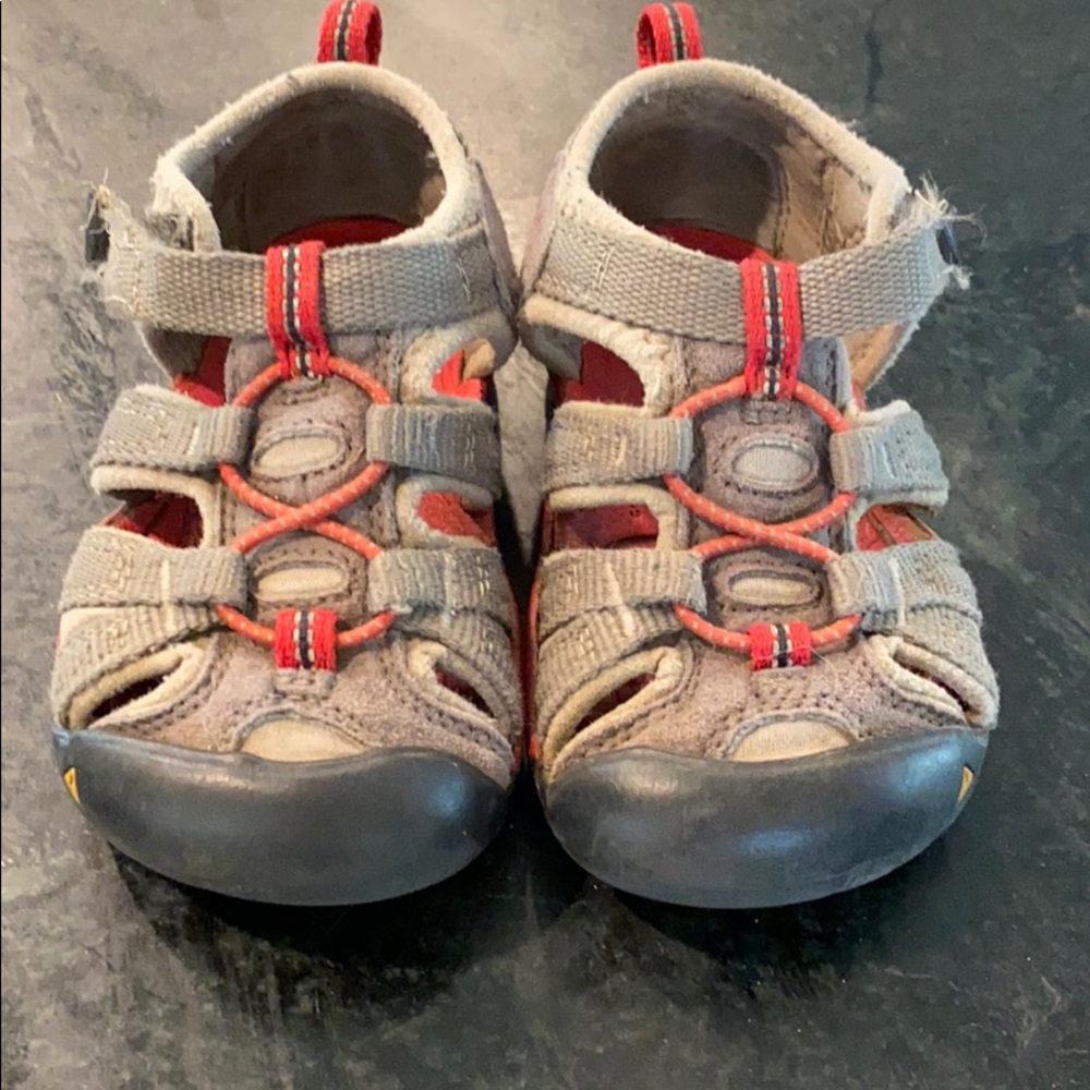 Keen sandals 7t